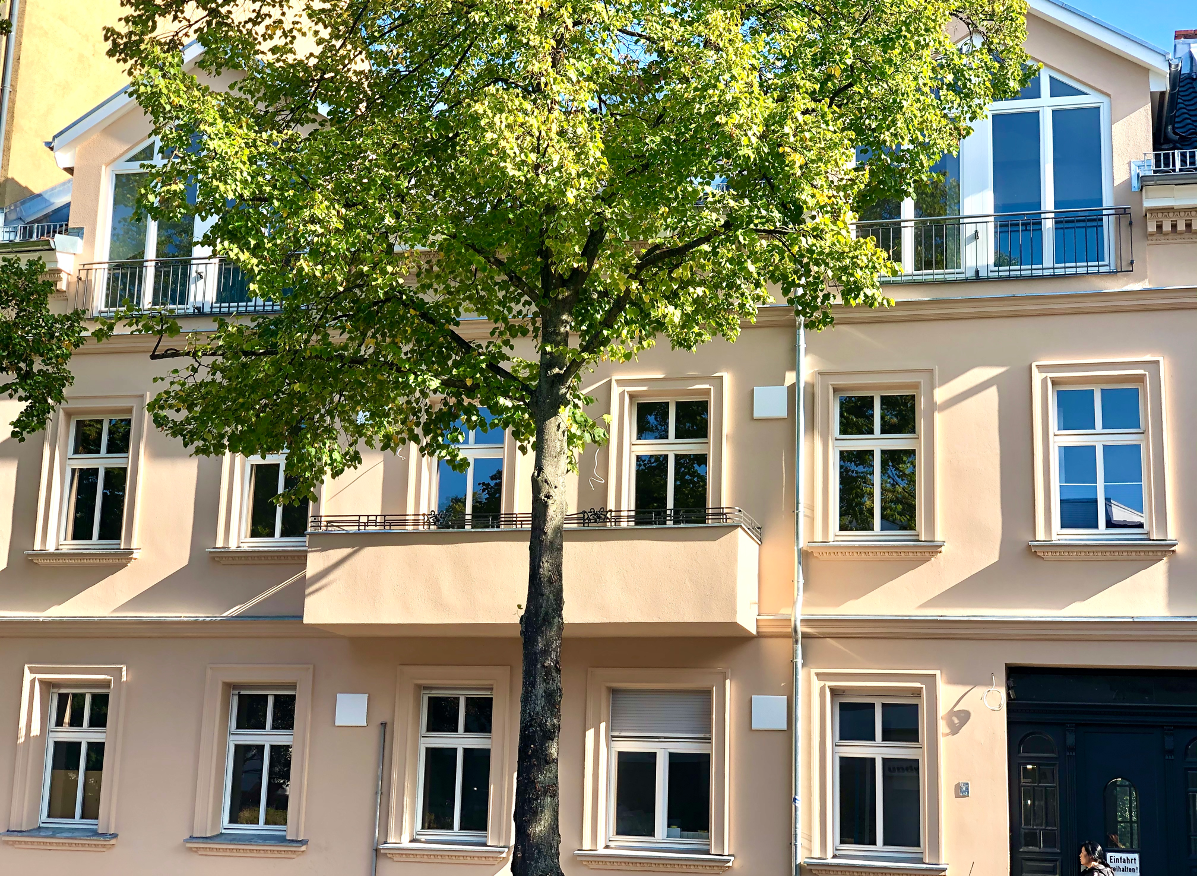 Straßenansicht der sanierten Gründerzeitfassade