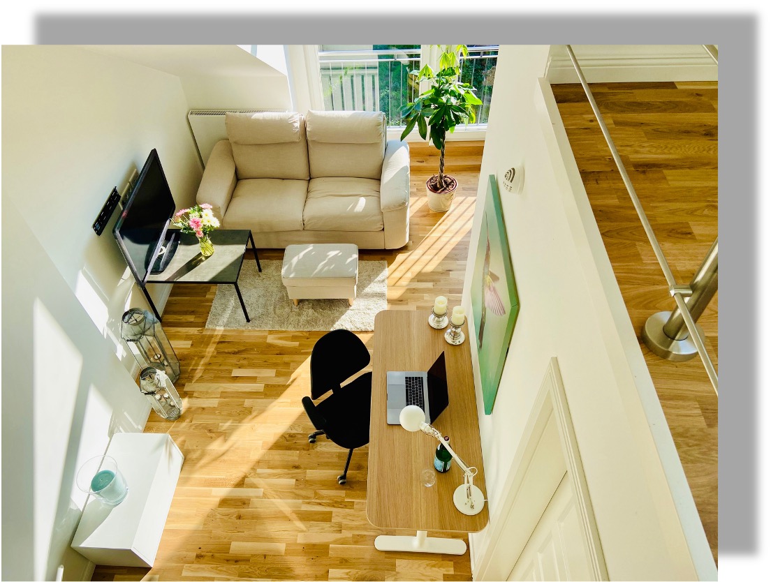Wohn- und Arbeitsbereich eines Maisonette-Apartments