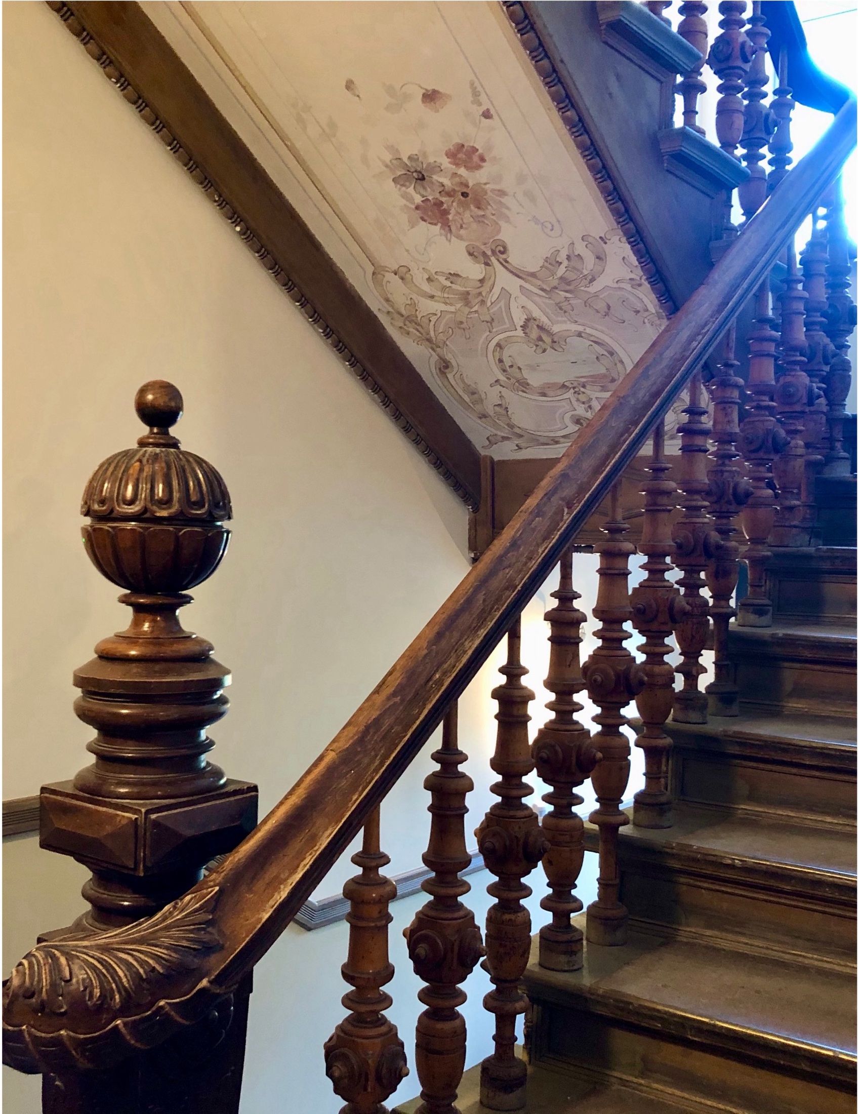 Historisches Treppenhaus im sanierten Bestand